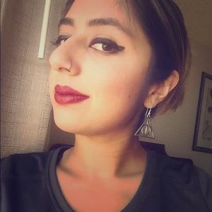 Meet your Posher, Maya